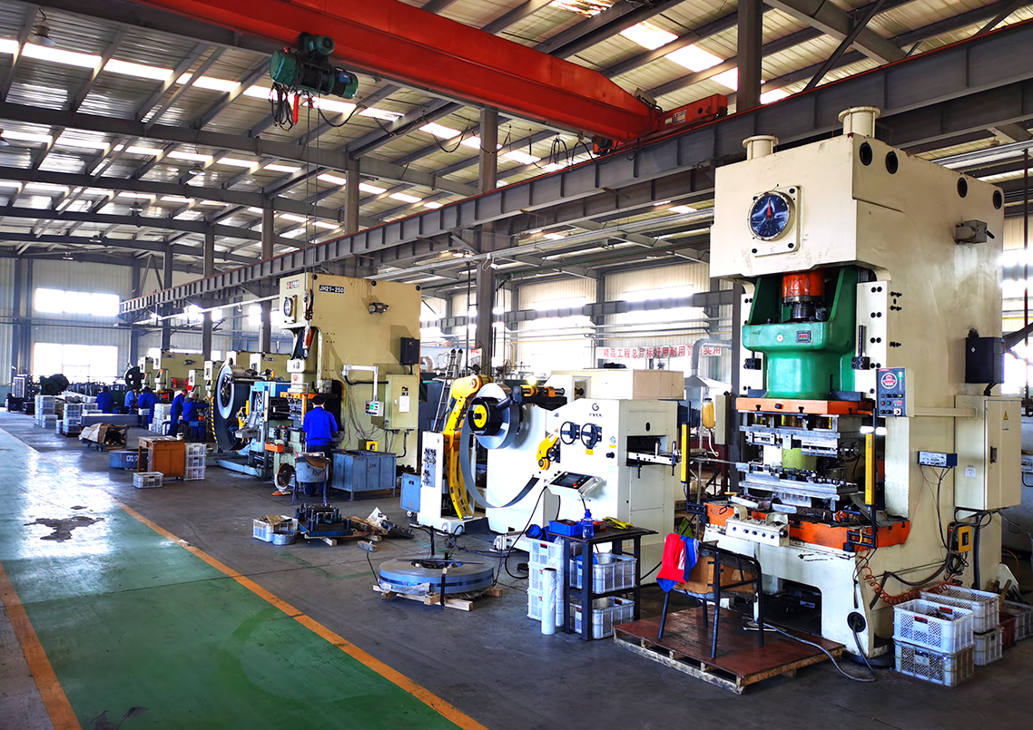  奧鵬汽車(chē)零部件生產(chǎn)車(chē)間 - 4