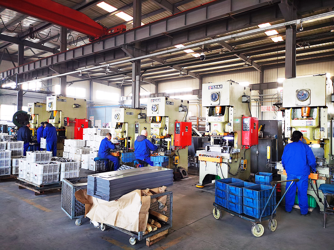  奧鵬汽車(chē)零部件生產(chǎn)車(chē)間 - 5