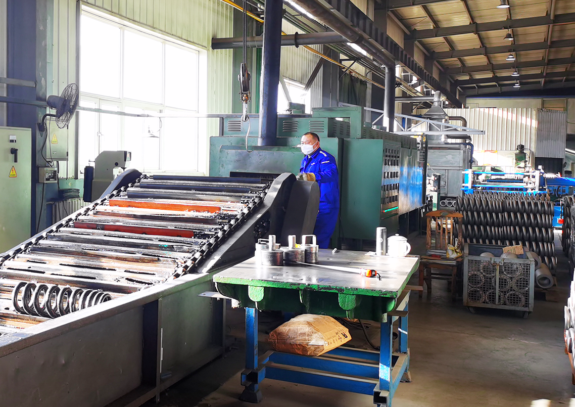 奧鵬汽車(chē)零部件生產(chǎn)設(shè)備 - 4